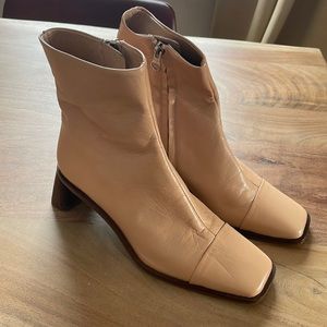 NEW CREAM BOOTIES
